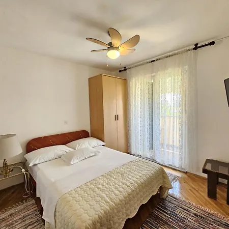 Blaz 1 - With Sea View, 150 M From The Apartamento Novi Vinodolski