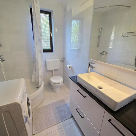 Apartamento Blaz 1 - With Sea View, 150 M From The Novi Vinodolski